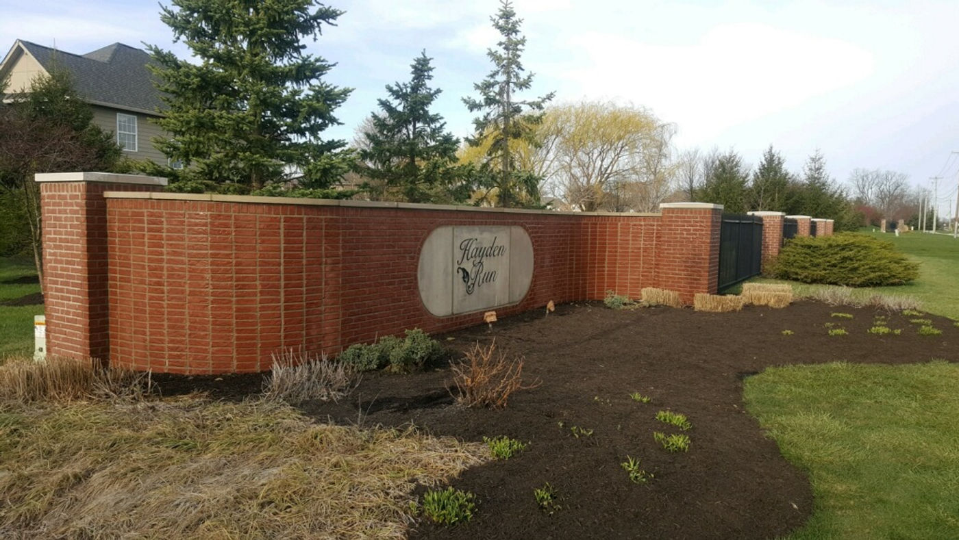 Brick neighborhood entrance wall